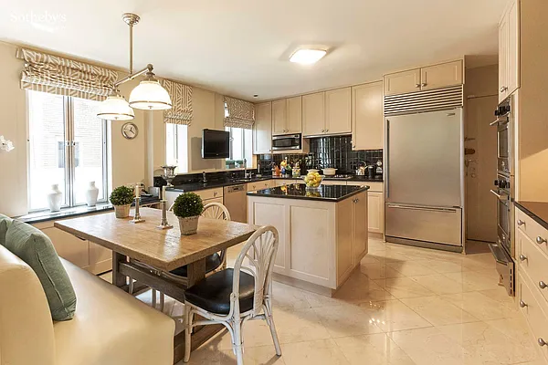 Sold by Sotheby's International Realty | media 6