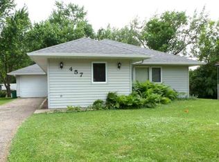457 8th St, Windom, MN 56101