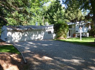 3865 Bluebird Ave, Orchard Lake, MI