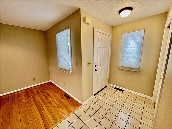 3rd image of 48 Colonial Cir