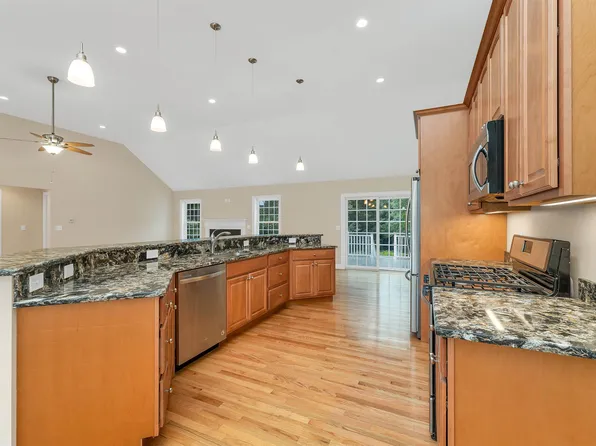 10 Zoe Lane, Newton, NH 03858