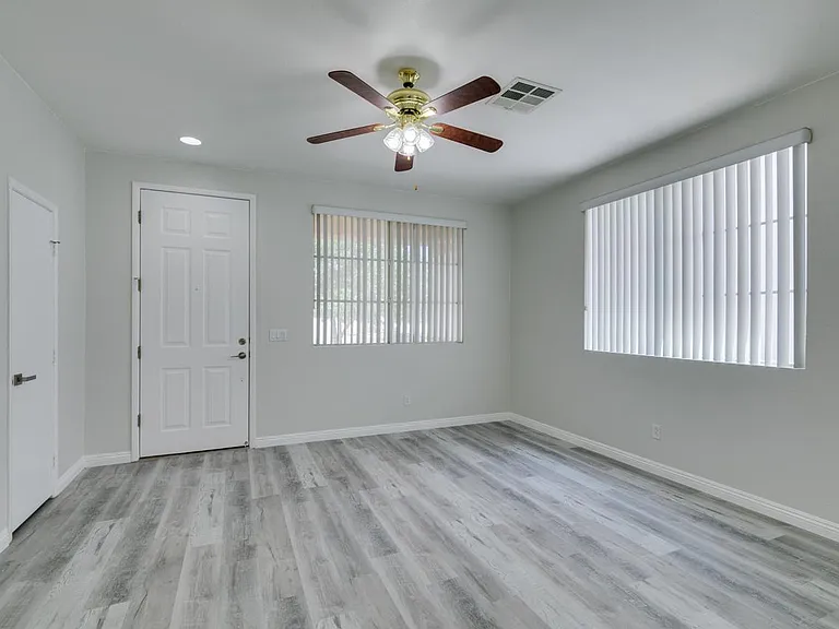 5647 Indian Springs St — Photo 24