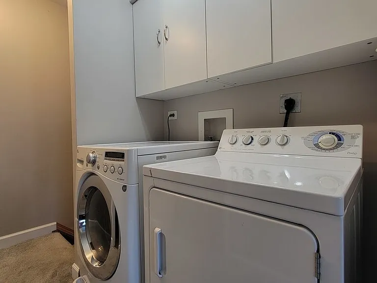 2211 Dorchester Ct — Photo 13