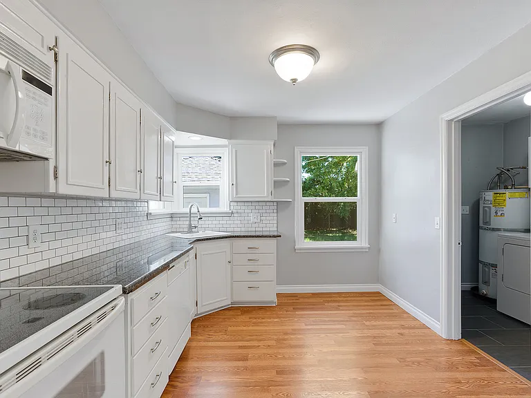 2130 Berry St SE — Photo 9