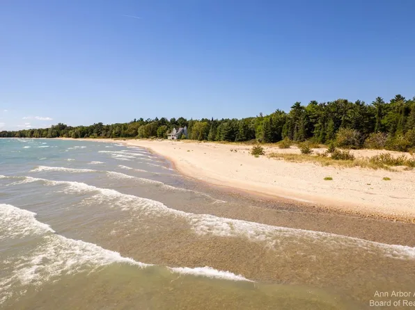 4 E Side Dr, Beaver Island, MI 49782