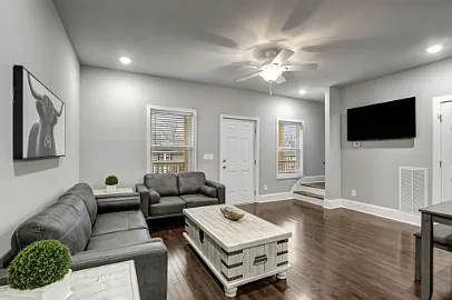 418 Caldwell Dr #1 — Photo 3