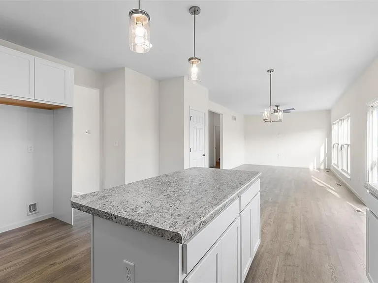 414 Sweetgrass Dr — Photo 4