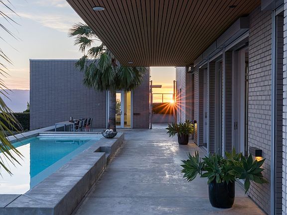 3rd image of 2947 Cavedale Road