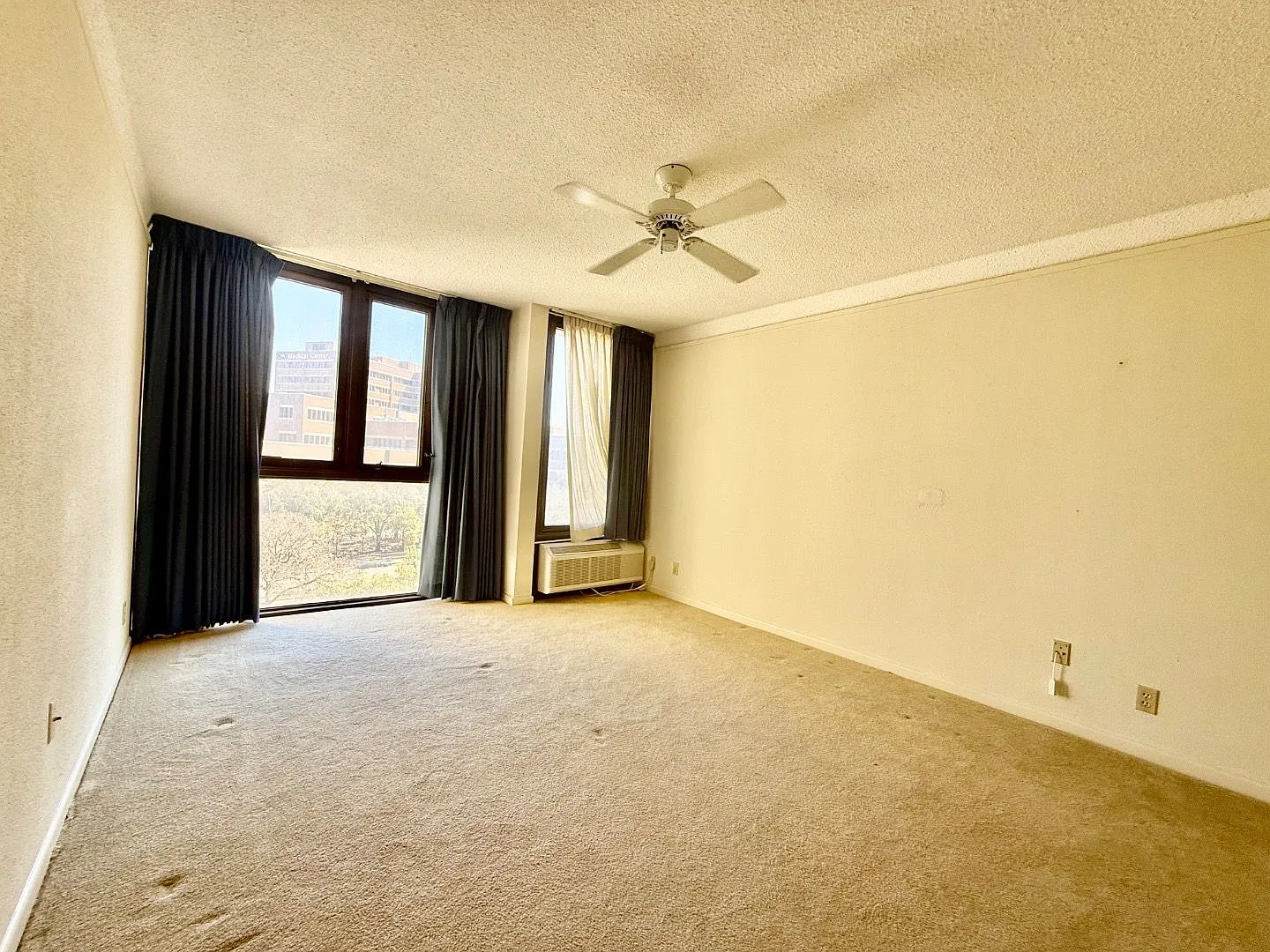 Stunning 2-bedroom, 2-bathroom condo, located in a prime location at the heart of the medical center — Photo 3