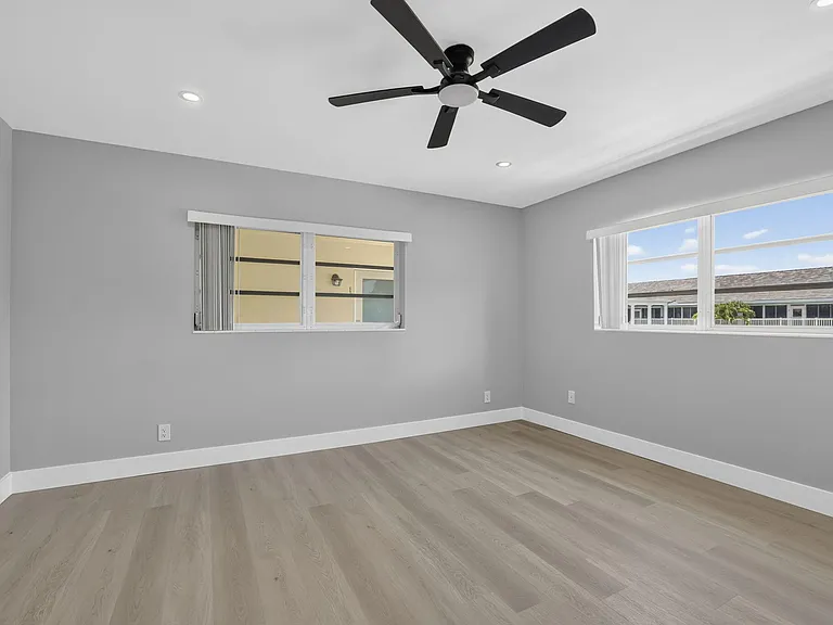 2755 NE 28th Ave #E2 — Photo 20