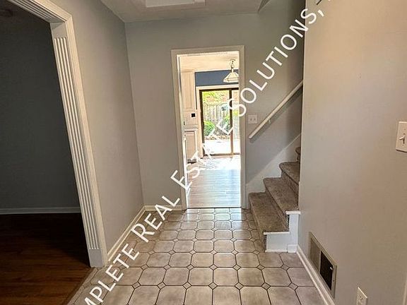 3rd image of 813 Knollwood Dr