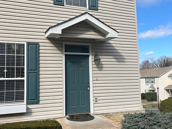 3rd image of 10725 Prince Albert Way
