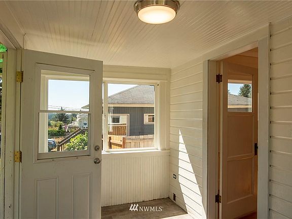 3rd image of 25814 Lawson St