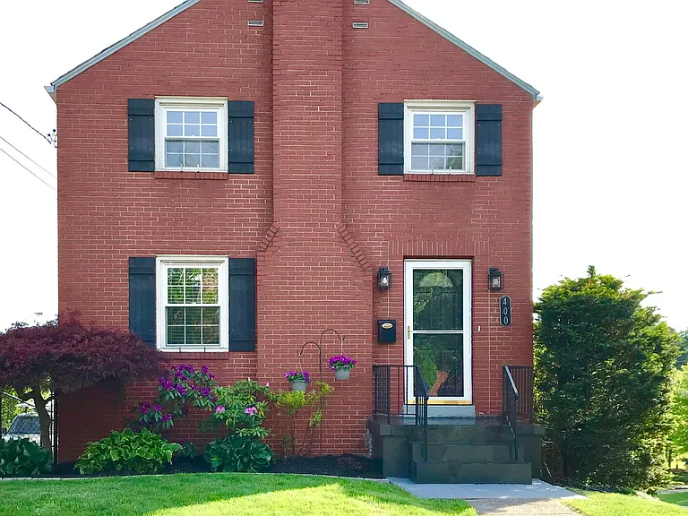 400 Duquesne Dr — Photo 1