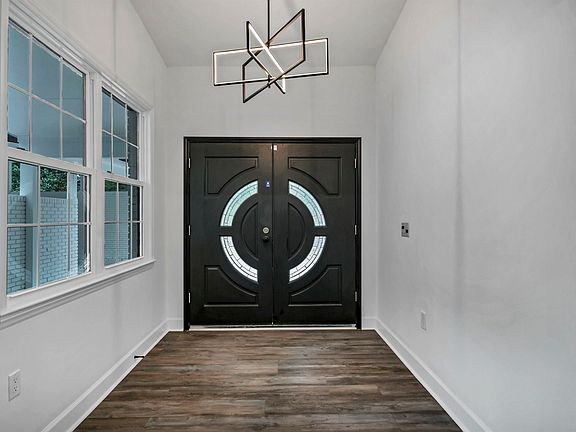 3rd image of 316 Arbor Dr