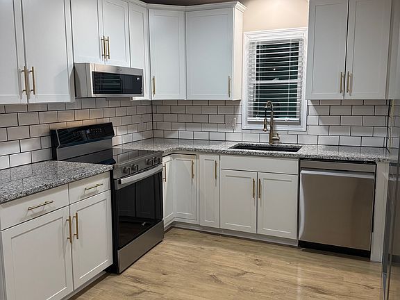 2nd image of 515 Whitaker St