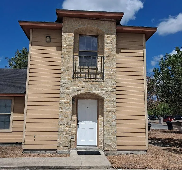 701 Sonesta Dr #8