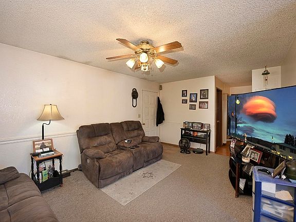 2nd image of 403 Sullivan Ave