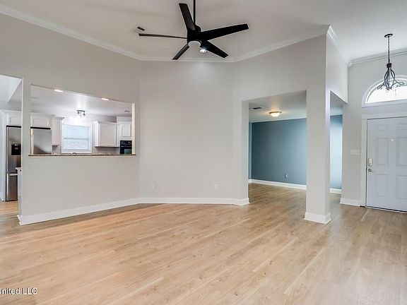 4th image of 514 Royal Oak Dr