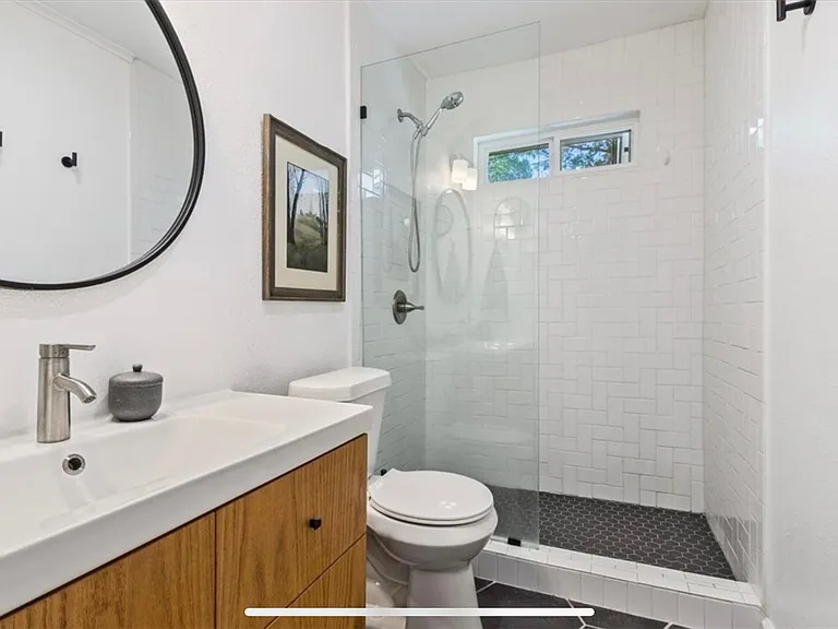 2316 Hermanson Dr — Photo 15