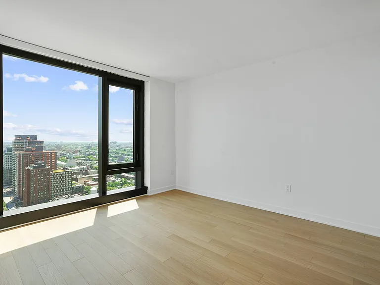 18 6th Ave #4207 — Photo 3