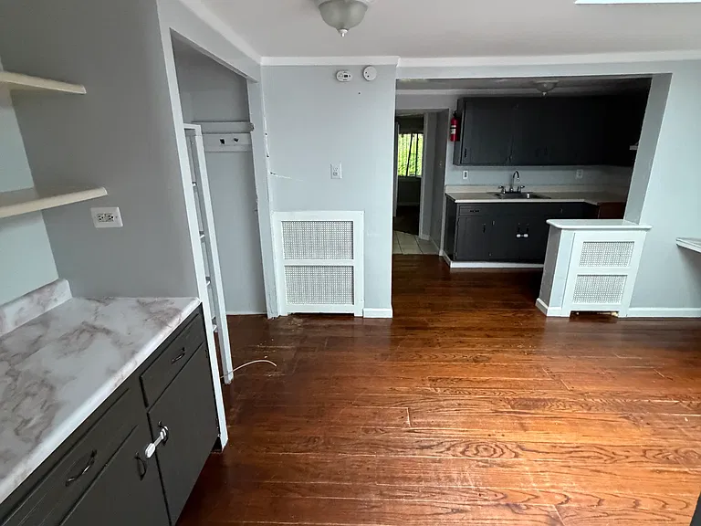 3943 Mary St — Photo 2
