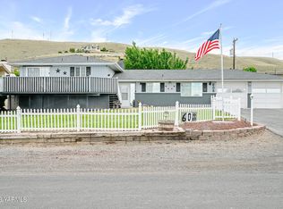 608 Meadowbrook Rd, Yakima, WA 98903