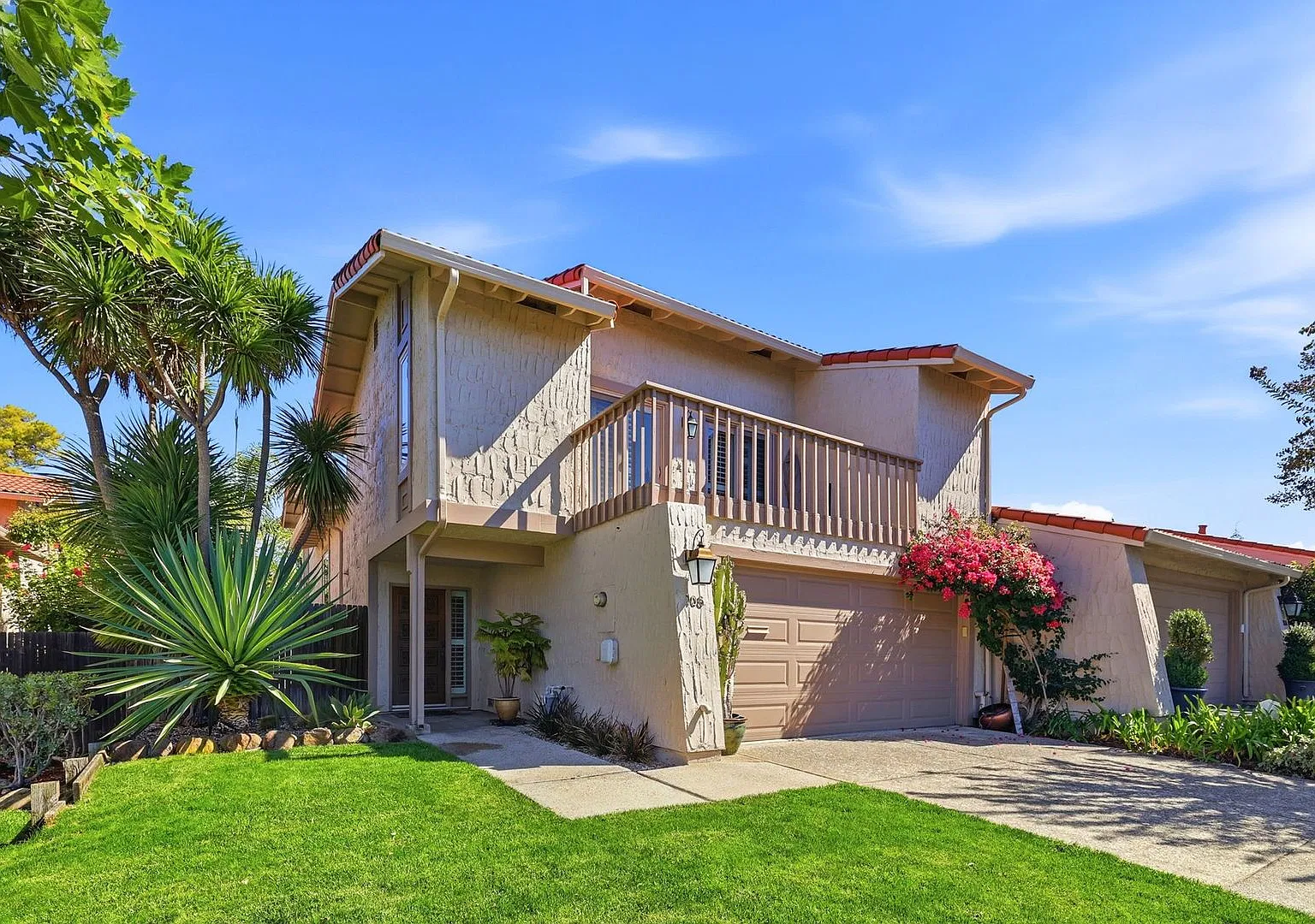 Remodeled Rinconada Hills 3BD + Loft | Pool Steps Away | Top Schools — Photo 1