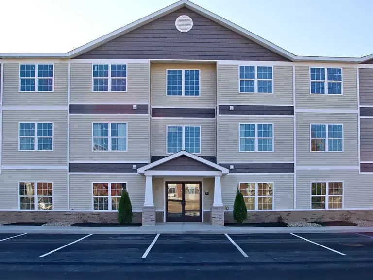 Iron Point Apartments — Photo 1