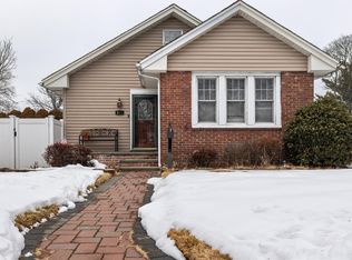 661 Saint Lukes Place, North Baldwin, NY 11510