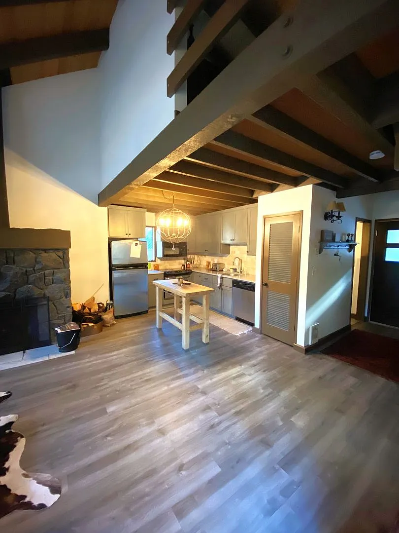 Furnished Cabin in Black Butte Ranch — Photo 2