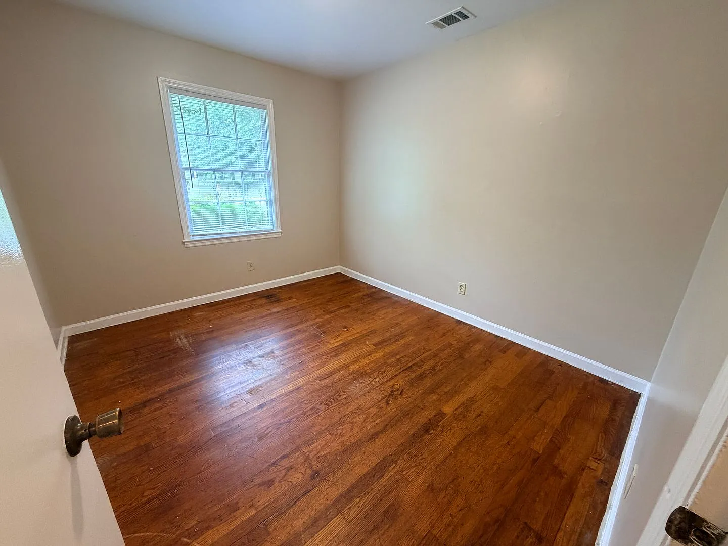 3 Bed, 1.5 Bath Home for Rent in Valdosta, GA | Bonus Room & Hardwood Floors — Photo 4