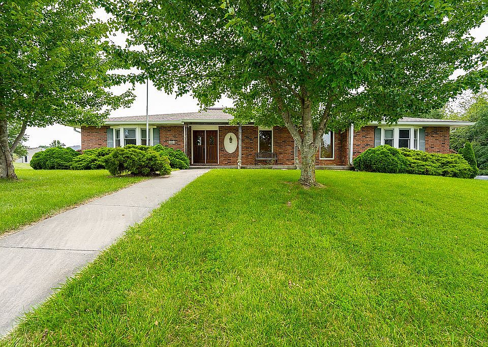 1st image of 604 Hickory Hills Dr