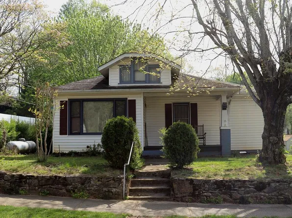 319 Bidwell St, Franklin, NC 28734