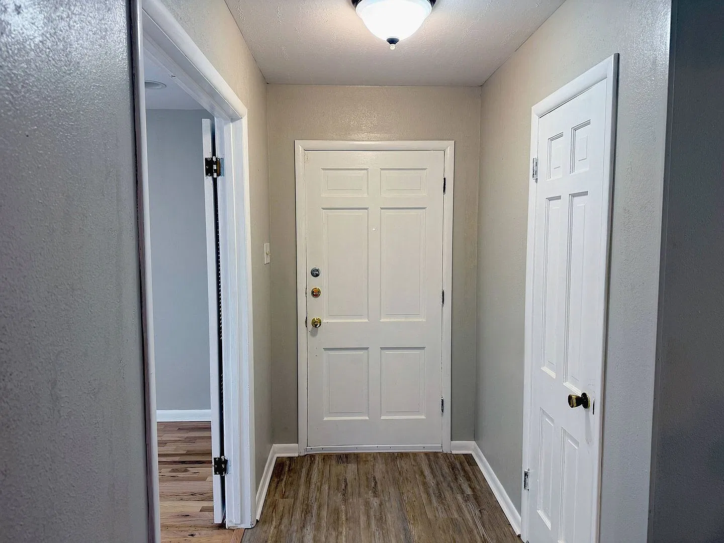 Spacias 4 Bed 3 Bath 2c Carport Home in University Park West! — Photo 4