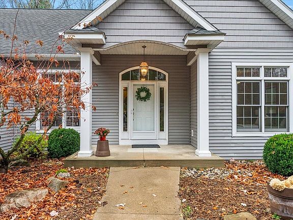 4th image of 3835 Silver Creek Dr