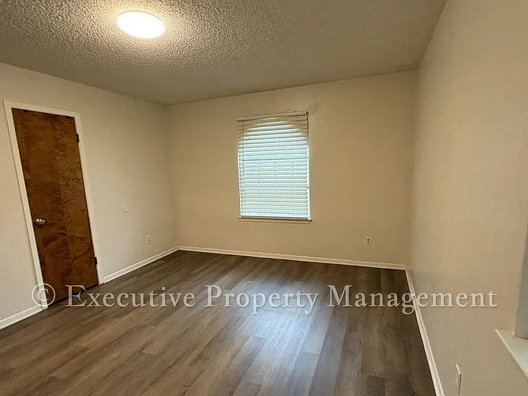 410 Jeffrey Ln — Photo 42