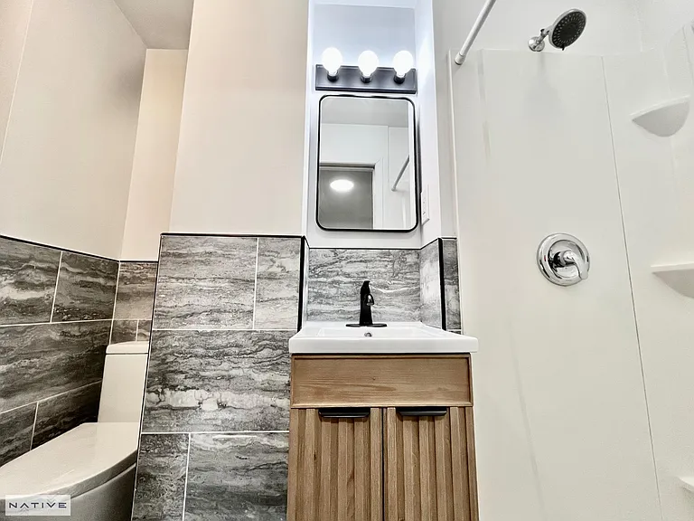 168 India St #2 — Photo 4