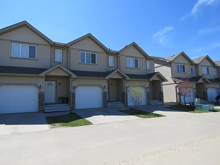127 Sandstone Est — Photo 1