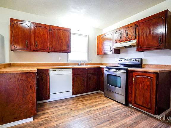4th image of 1605 N Lafayette Ave