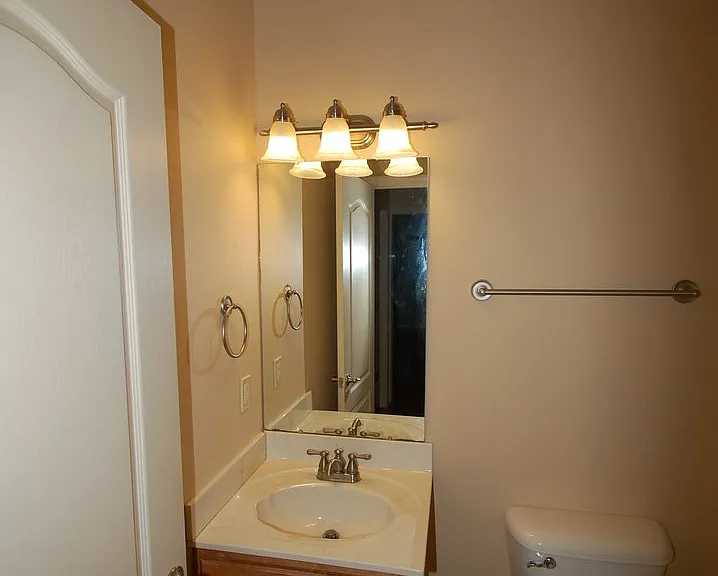 3025 Gemstone Cv — Photo 4