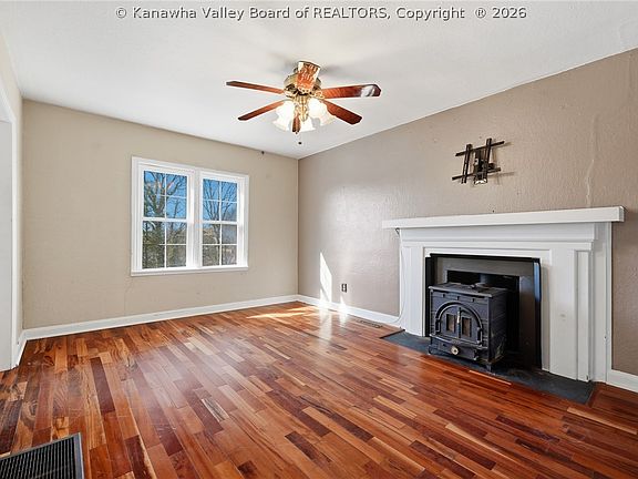 3rd image of 112 Westview Dr