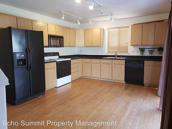5th image of 1821 Clover Creek Dr