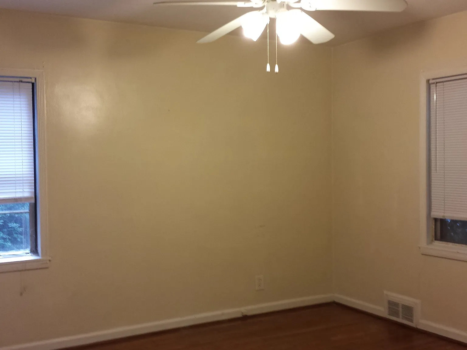 1 bed, 880 sqft, $1,350 — Photo 2