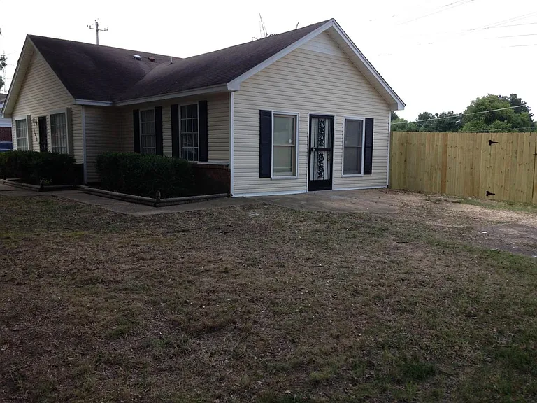 7078 Tulip Trail Dr — Photo 2