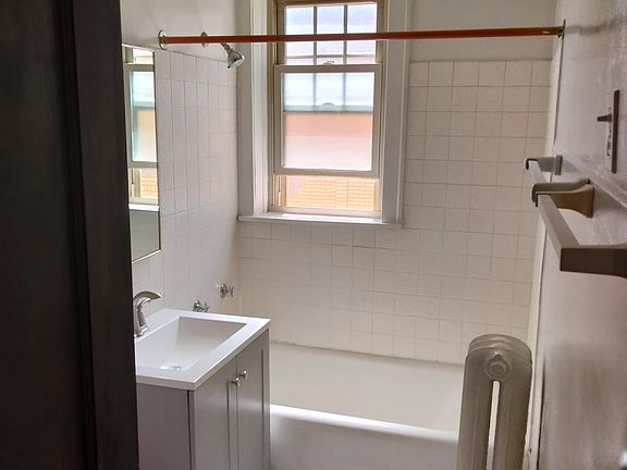 2nd image of 1019 S Oak Park Ave APT 3A