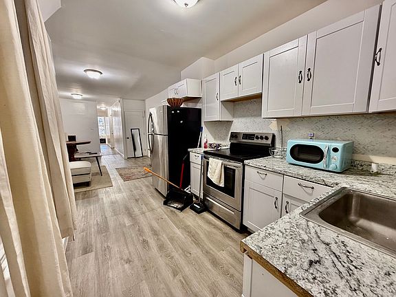 3rd image of 2311A Pacific St #1