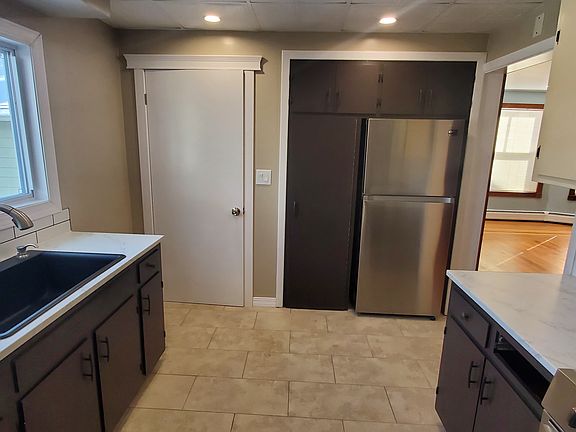 4th image of 66 Lyon St #1R