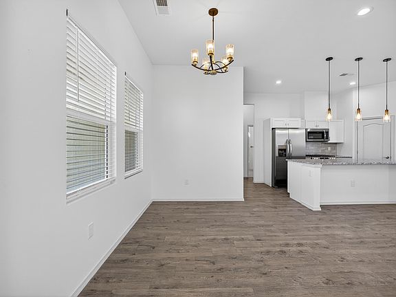 5th image of 975 Night Sky Ave NE