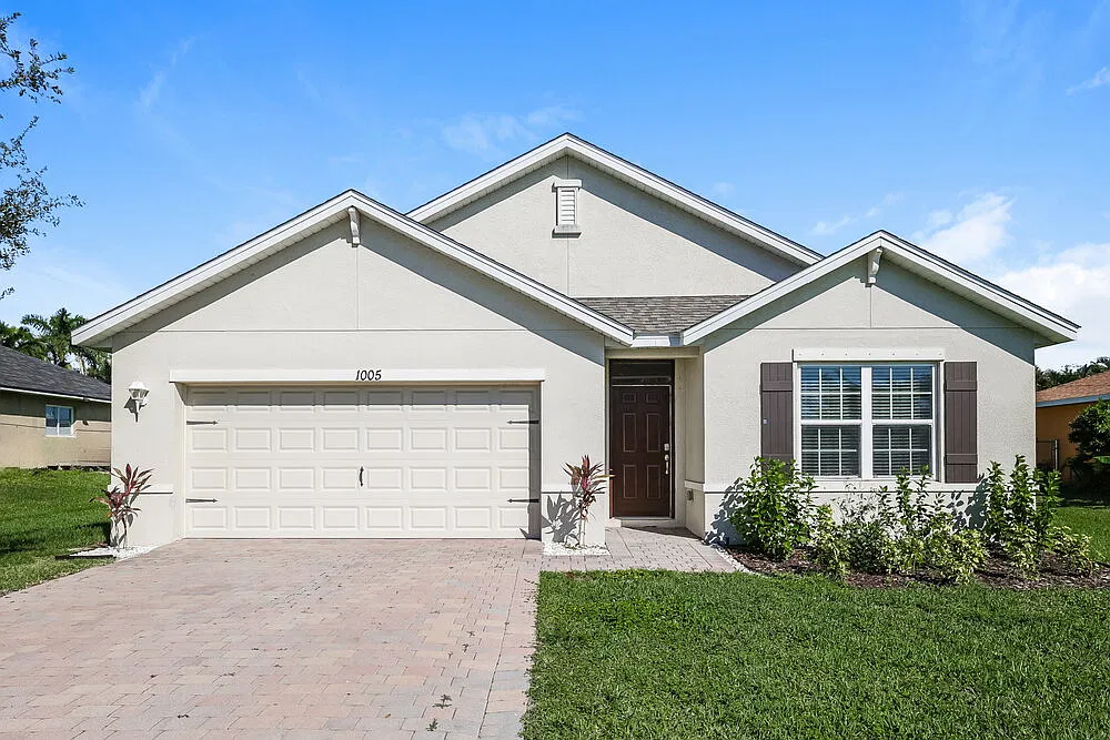 4 bed, 2.0 bath, 1828 sqft, $2,360 — Photo 1